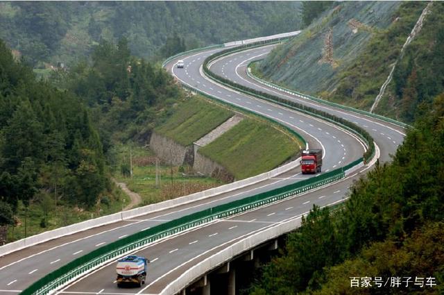 高速公路直线长度竟然有限制,最长直线只有这个数?-有驾